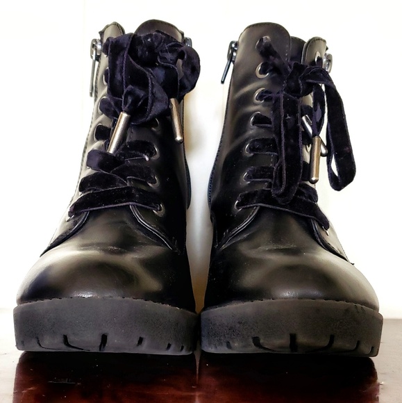 *SOLD*Chunky Heel Boots - Picture 2 of 5